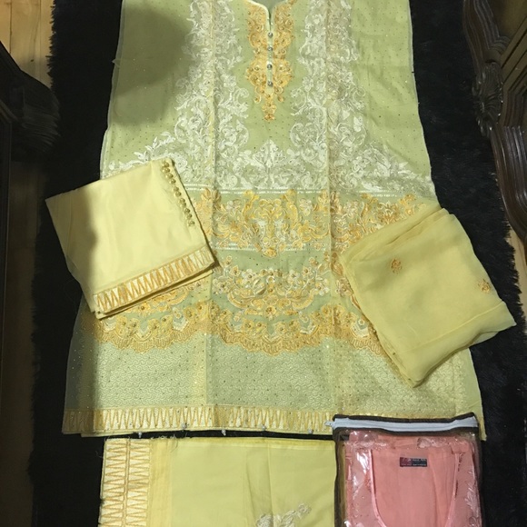 Semi stitched Pakistani dress pearls embroidered - Picture 2 of 7